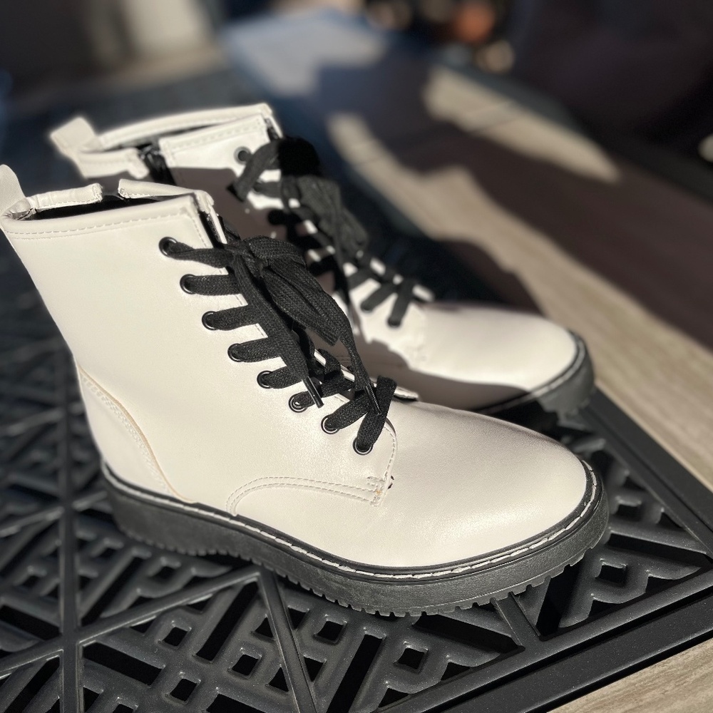 Madden Girl Combat BOOTS (New) size 6.5